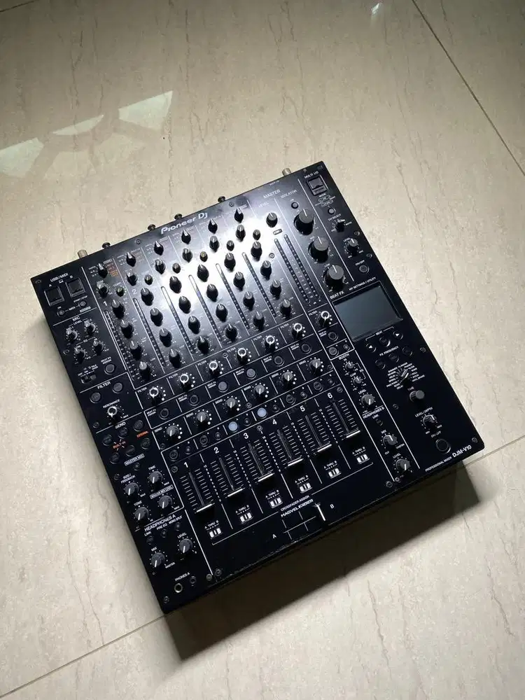 Dijual Cepat 1 unit mixer pioneee DJM v10 lengkap dus