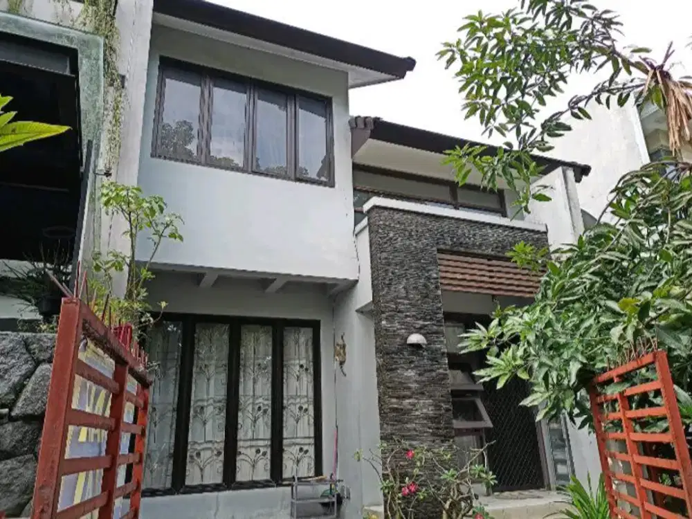 Dijual Rumah 2 Lantai Taman Puspa Raya Citraland Surabaya Barat HEN.B641