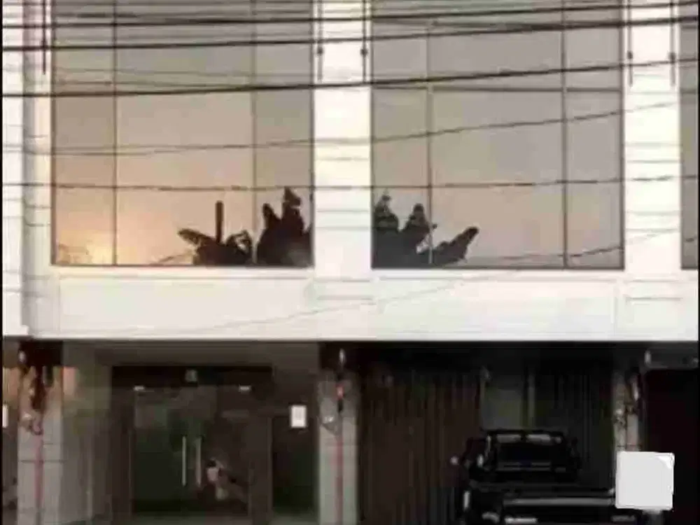 Ruko 3 Lantai Dekat Pintu Tol dan Stasiun LRT