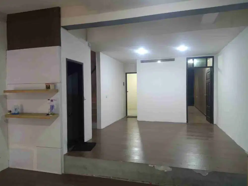 Disewakan Rumah Bisa Untuk Kantor di Terusan Sutami