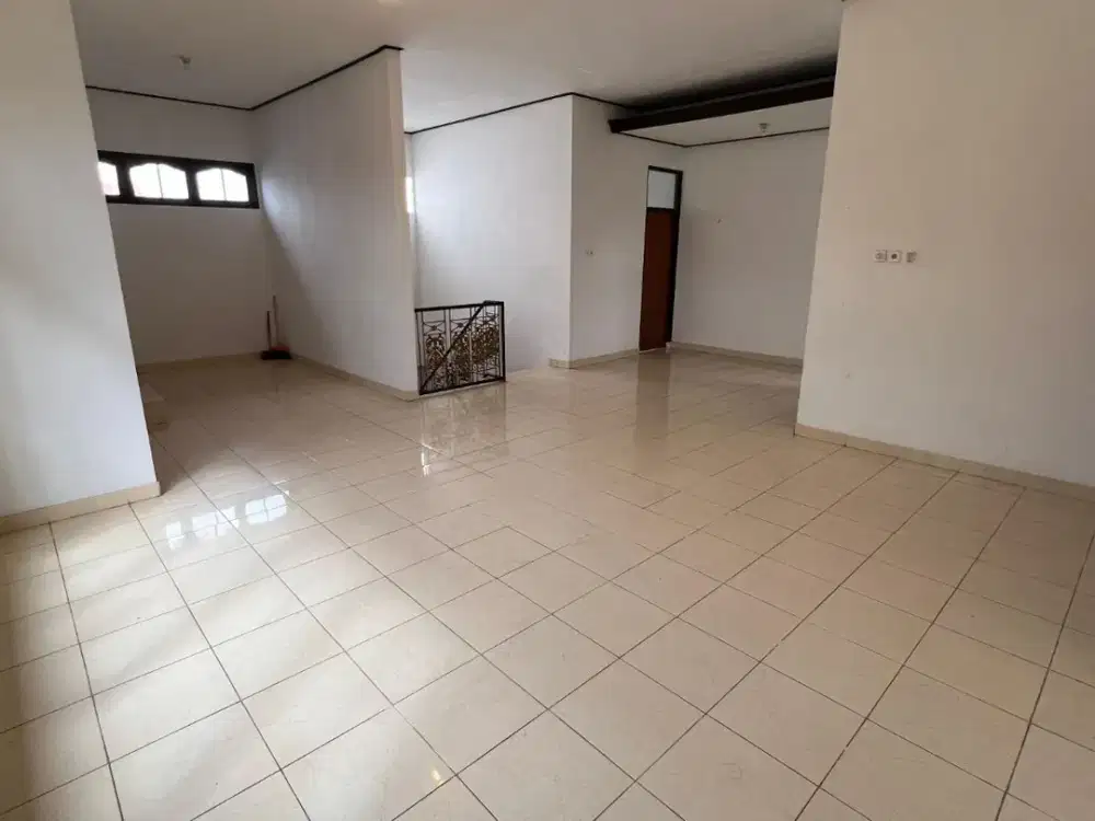 FOR RENT RUMAH SIAP HUNI BISA BUAT KANTOR STARTEGIS DI RENON