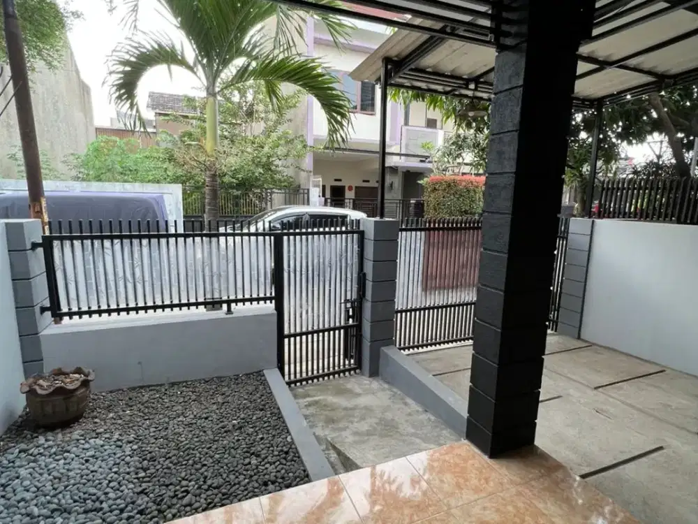 JARANG ADA*DIJUAL CEPAT RUMAH TERAWAT DENGAN 1,5 LANTAI DI DALAM KOMPLEK TENANG NYAMAN & ASRRI BONUS 2 UNIT AC