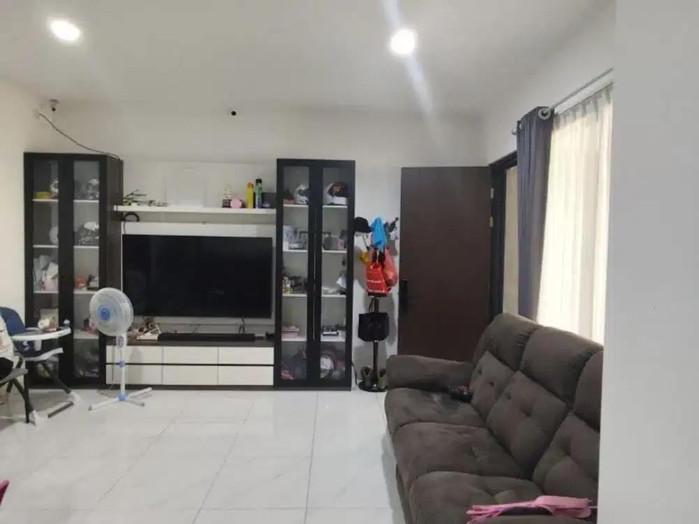 Rumah 2 LT Full Renov ukuran (9x15) di Suvarna Sutera Tangerang 1K90006C