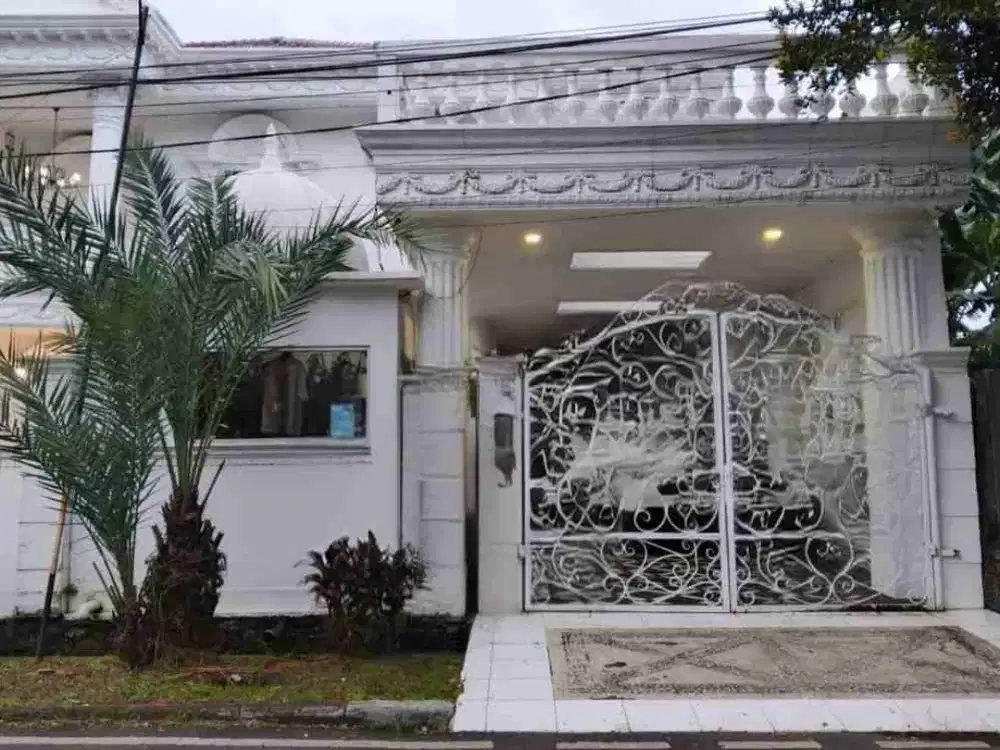 RUMAH ISTANA DG KOLAM RENANG PRIBADI DI BILLYMOON PONDOK KELAPA