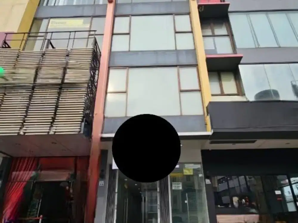 Disewa ruko ex bank dengan bangunan kokoh dan tampilan profesional di Mampang