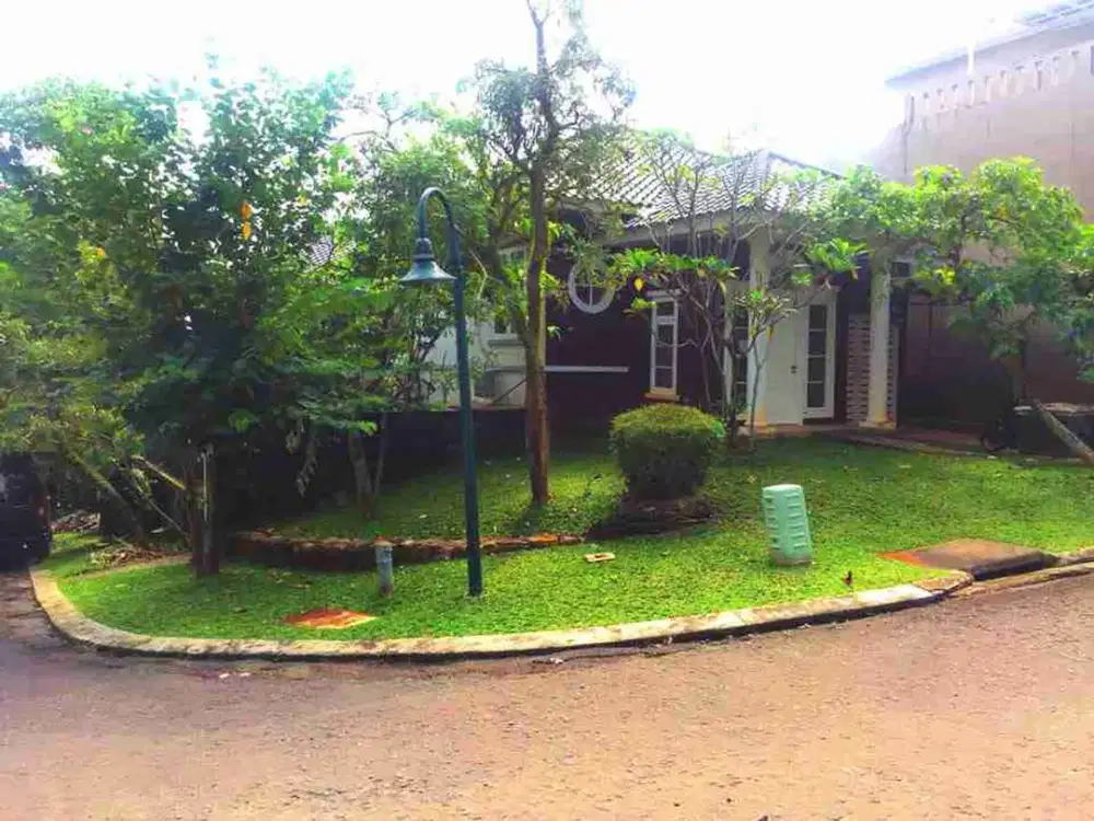Rumah asri posisi hook di Sentul City Bogor