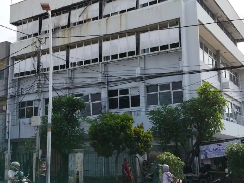 Gedung 4 Lantai Di Rawa Bunga, Jatinegara