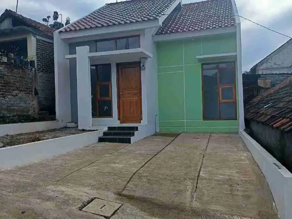 Rumah pinggir jalan dekat kampus Al Azhar cileunyi