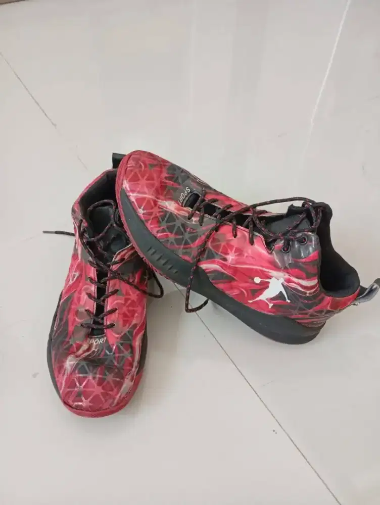 Sepatu basket cowok