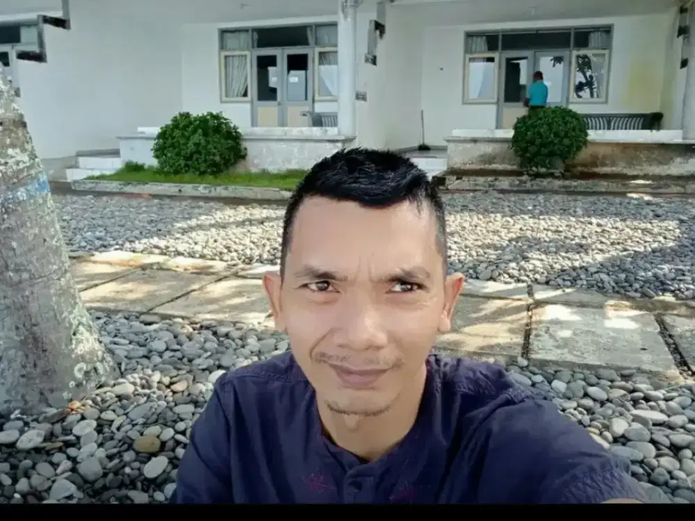 Saya sedang mencari pekerjaan sebagai supir pribadi/kantor