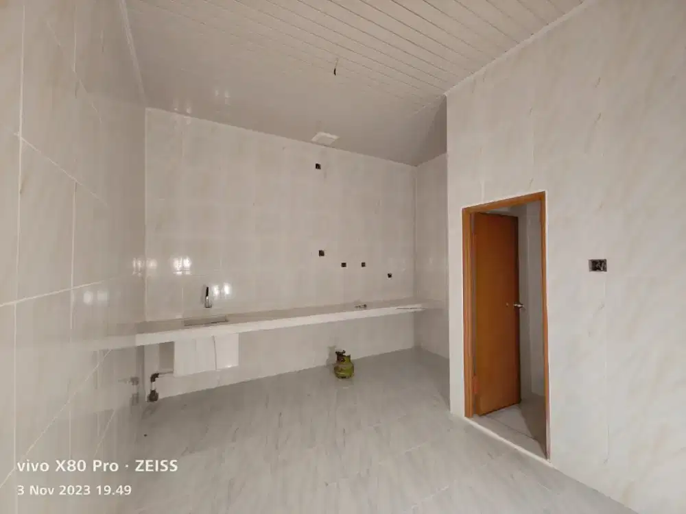 Di sewa kan rumah dua lantai  Sukapura kelapa gading