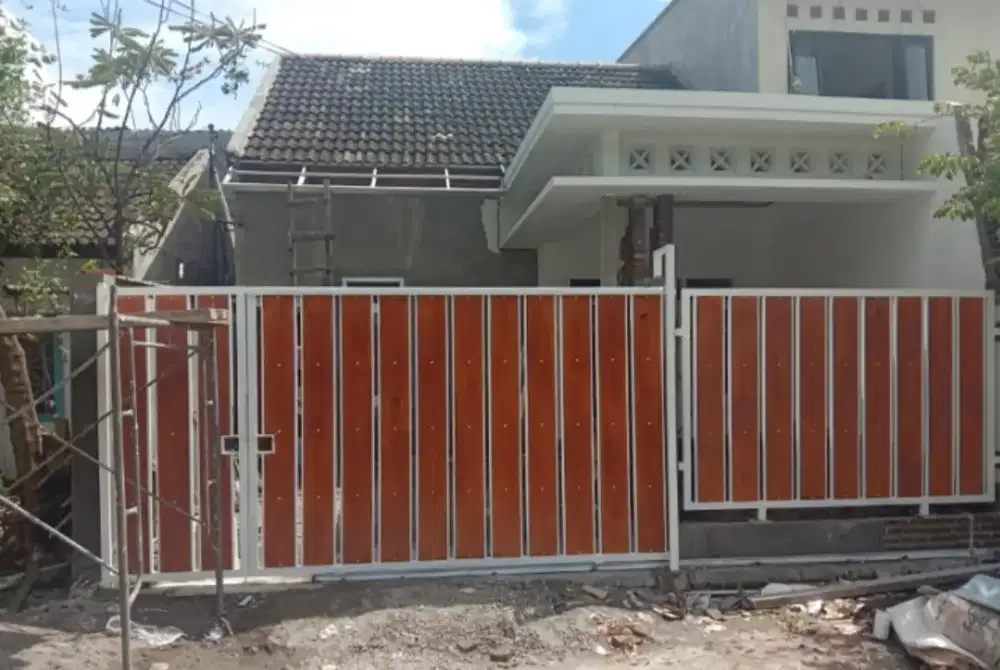 Pintu minimalis kombinasi lisplang