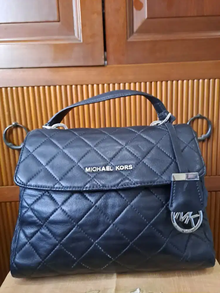 Preloved Tas Michael Kors Hitam
