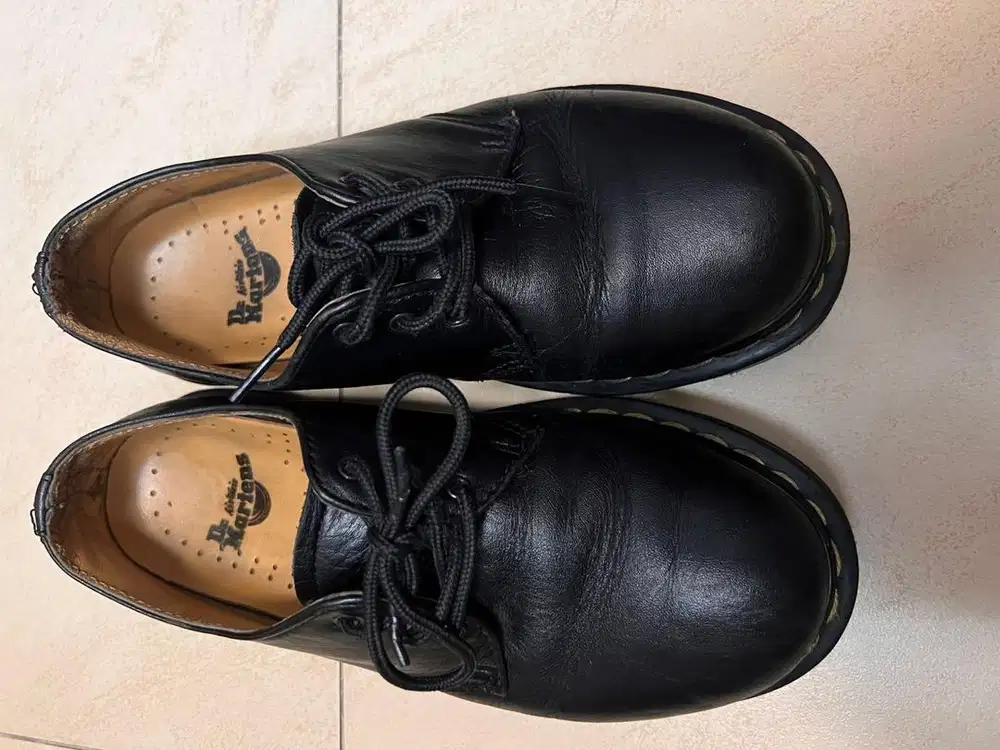 Sepatu Hitam Kulit Muluss Insole 23 Size 36  Brand check detail