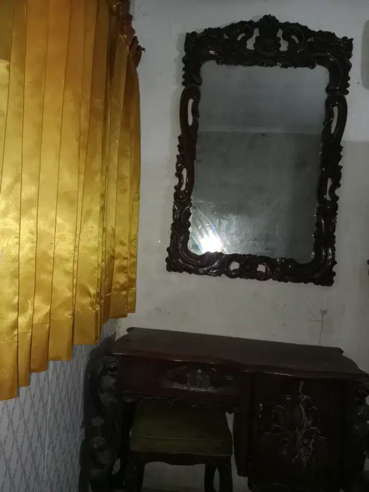 Meja toilet jati kuno