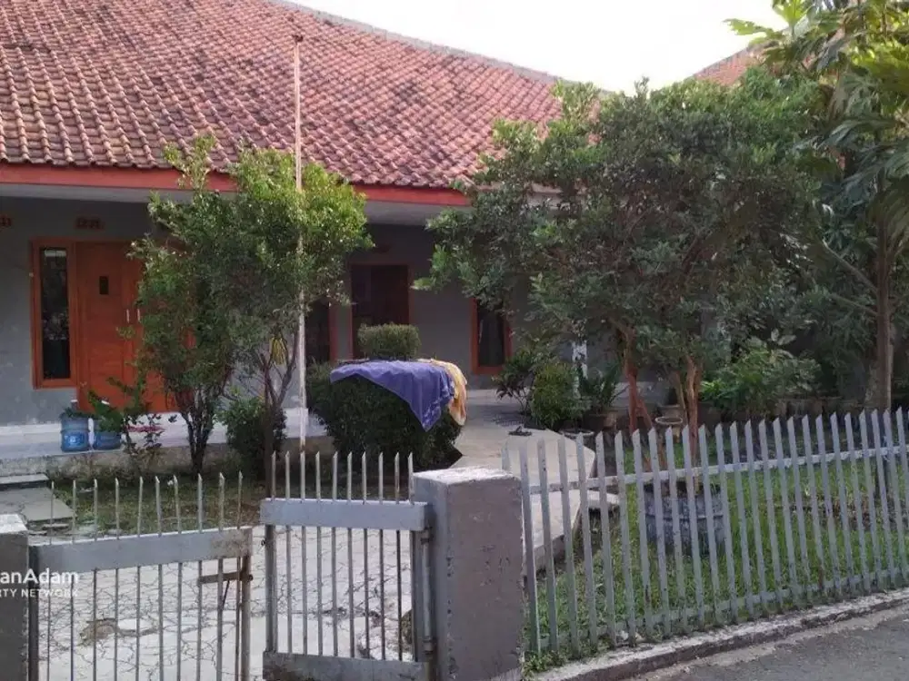 Dijual  rumah sekitar Cicadas (dijual hitung tanah)