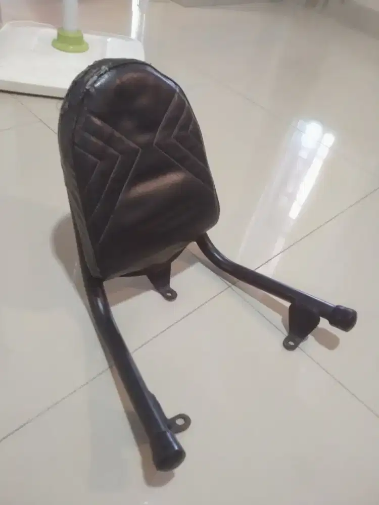 Senderan belakang motor