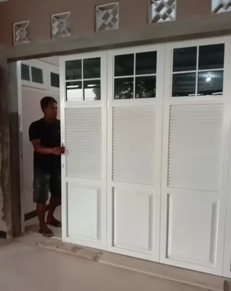 Pintu garasi sliding handerson