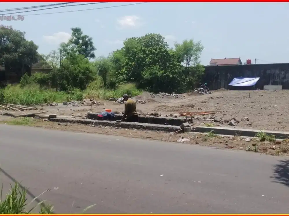 Pas Bangun Ruko di Sambisari Purwomartani tepi aspal