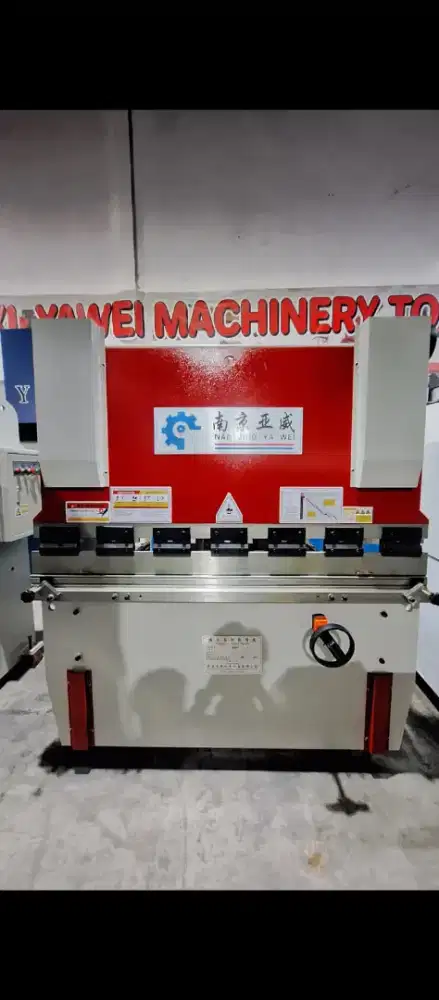 Mesin Bending 30T X 1600mm manual