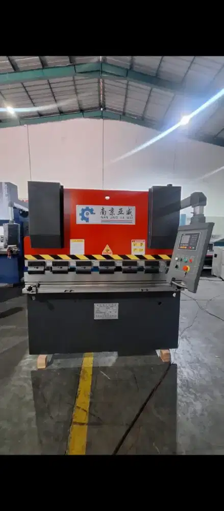 Mesin Bending 30T X 1600mm NC