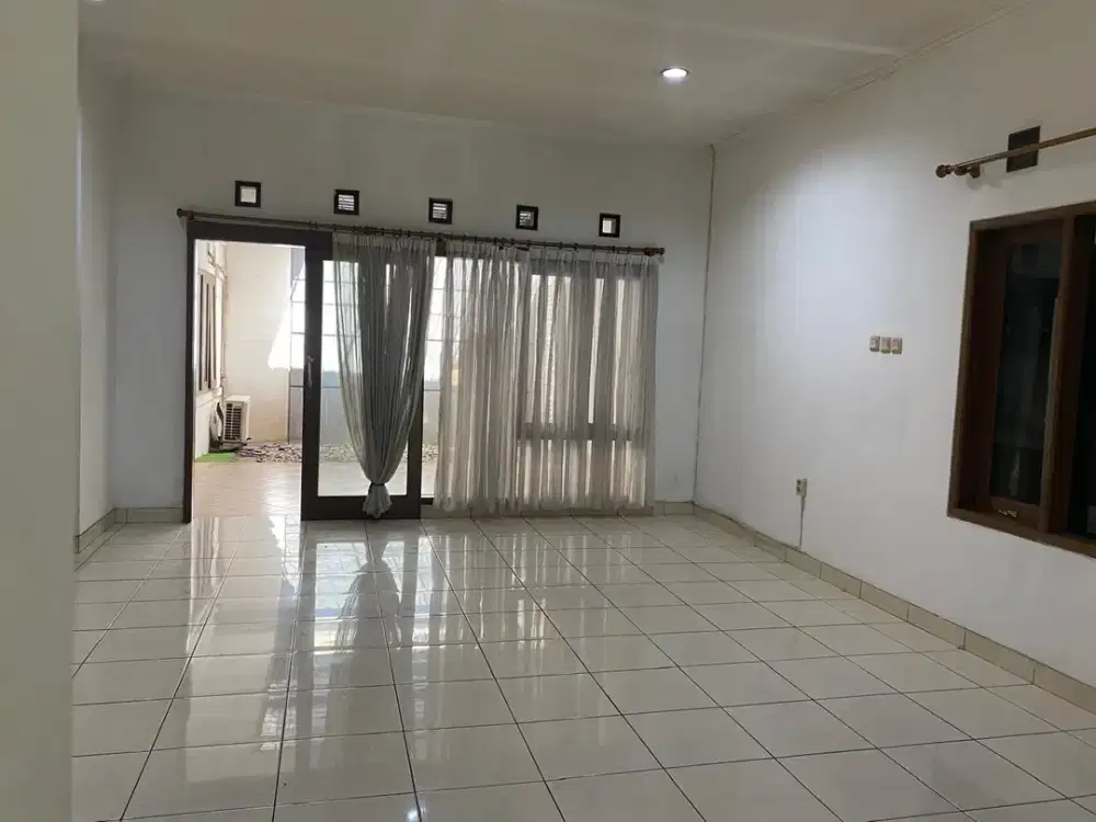 Disewakan Rumah Asri Siap Huni Batununggal Cluster One Gate System Bandung