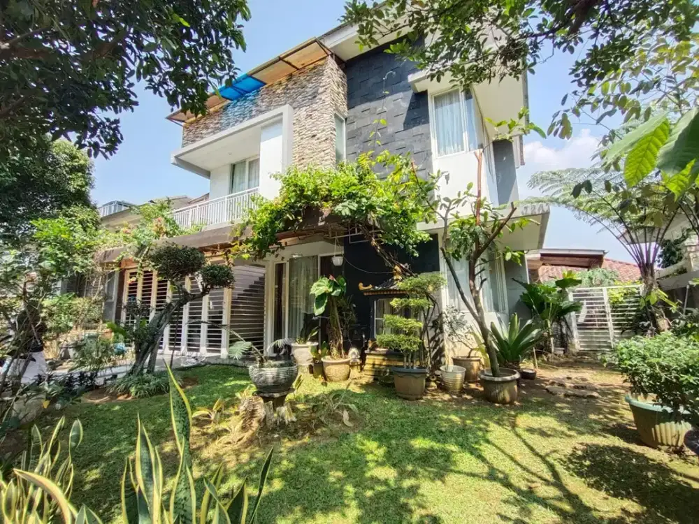 Dijual Rumah Cantik dengan Taman Yang Cantik Di Sentul City Bogor