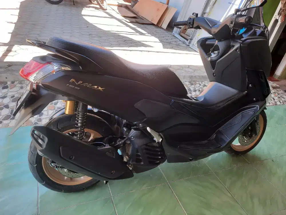 Nmax hitam tahun 2020