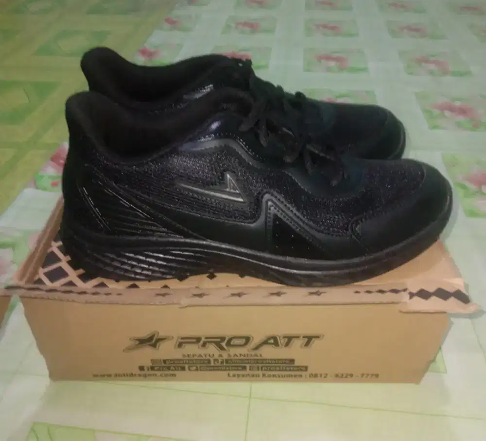 Sepatu cat ful black pro att