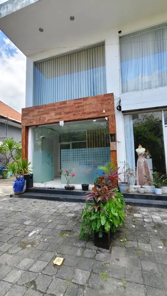 DI SEWAKAN RUKO DI KUTA DEWI SRI BALI 2 LANTAI