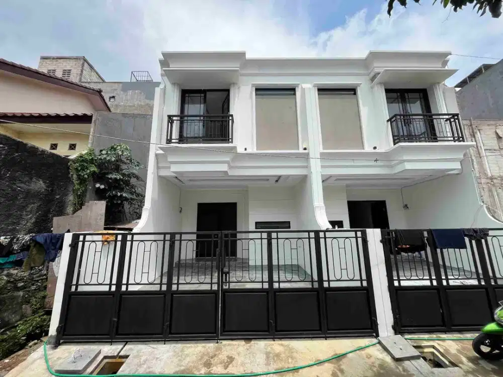 dijual rumah 2 lantai, Deket stasiun depok,, lokasi strategis