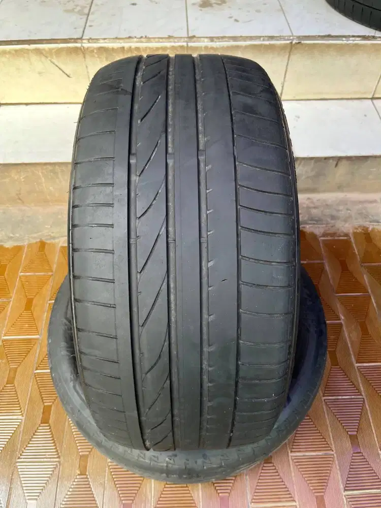 Ban Bridgestone Potenza RE050A 255 40 r17 1Pcs