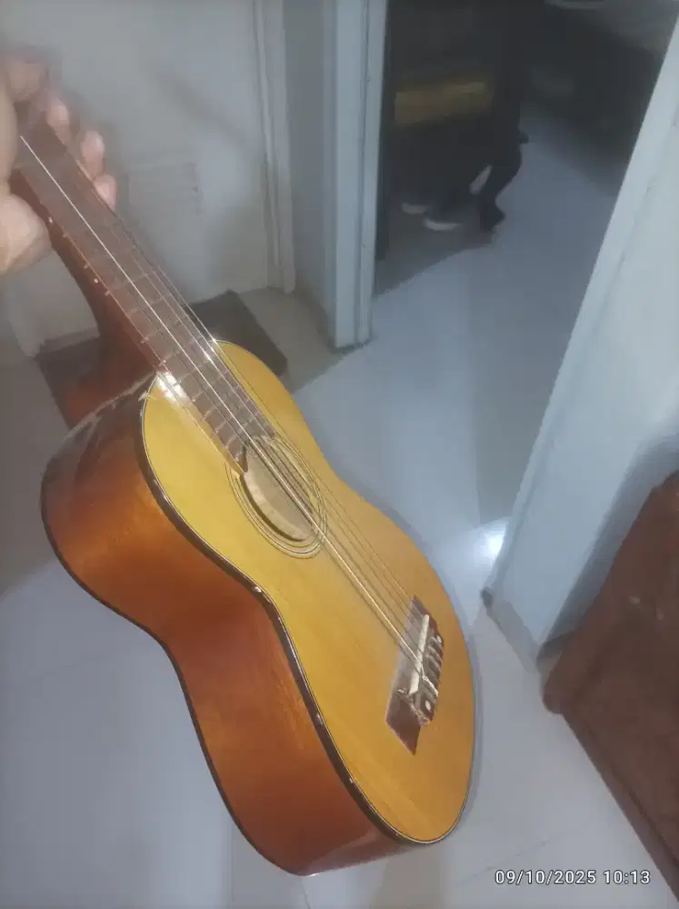 gitar kecil seken 6 string