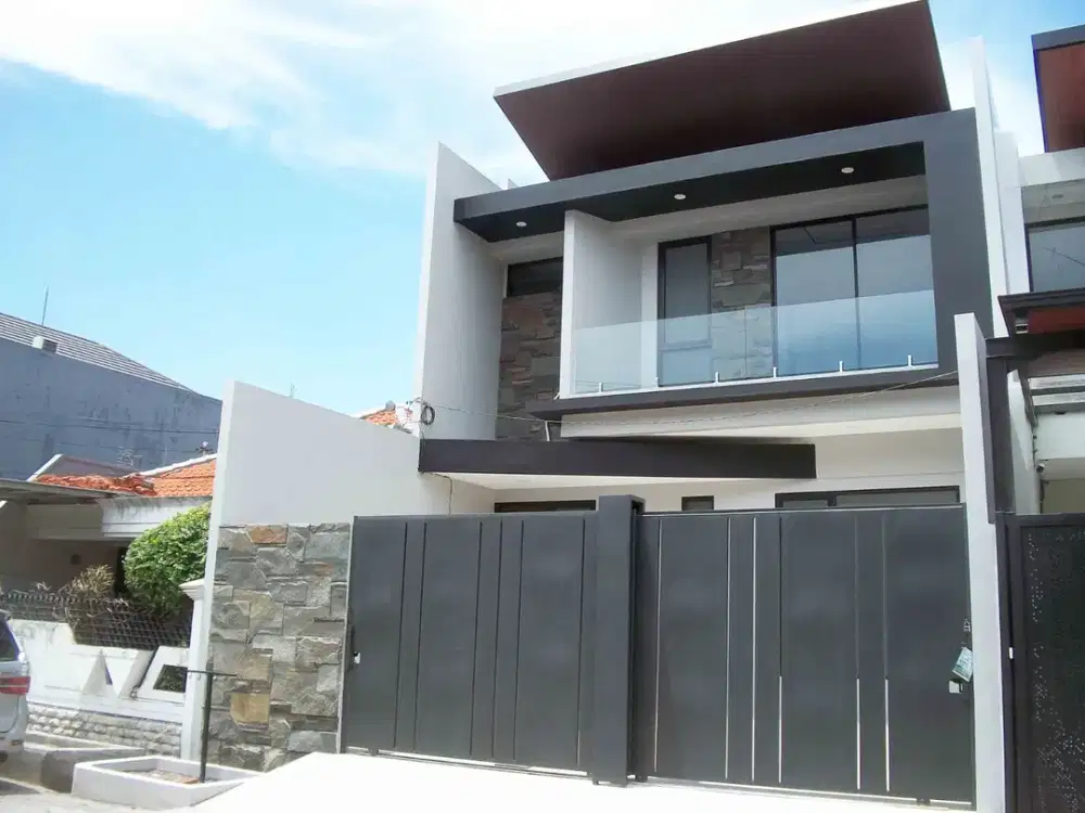 Rumah di Manyar Jaya