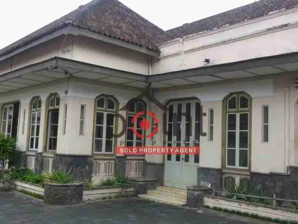 rumah klasik antik jaman kolonial dipusat kota solo