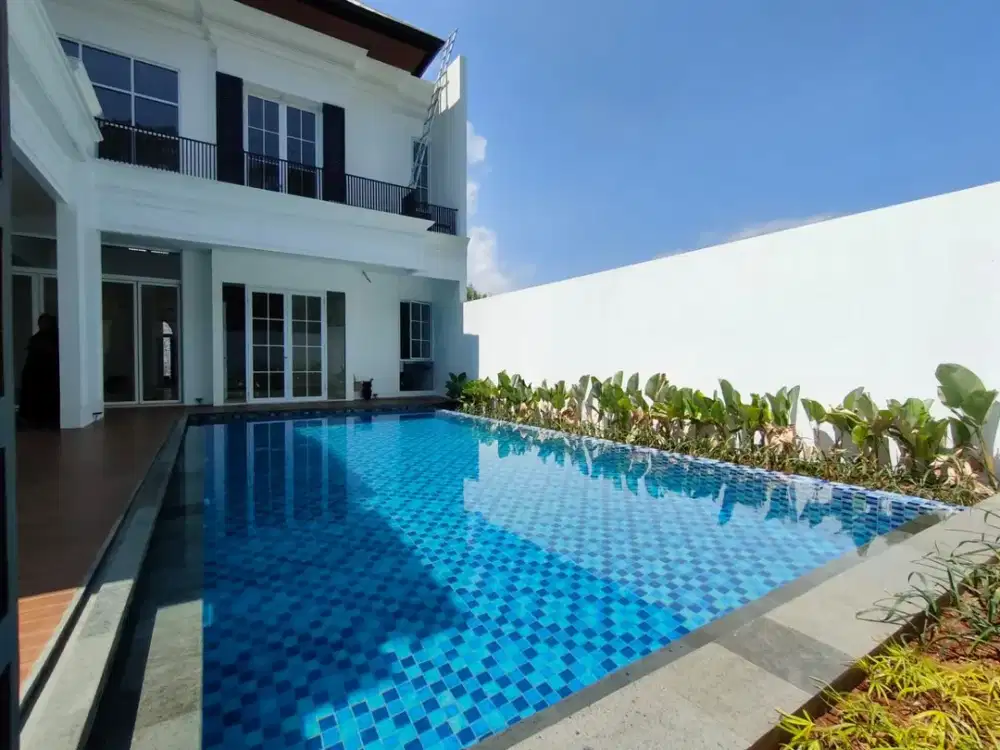 Rumah Baru 3 lantai,lantai Furnish.ada lift dan kolam renang,dekat Mall Aeon dan Exit Toll sentul City.