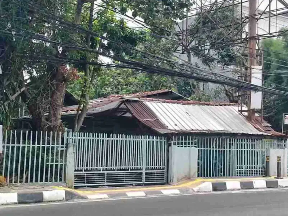 JUAL CEPAT RUMAH TUA HITUNG TANAH LOKASI  SANGAT STRATEGIS RAYA TAJUR