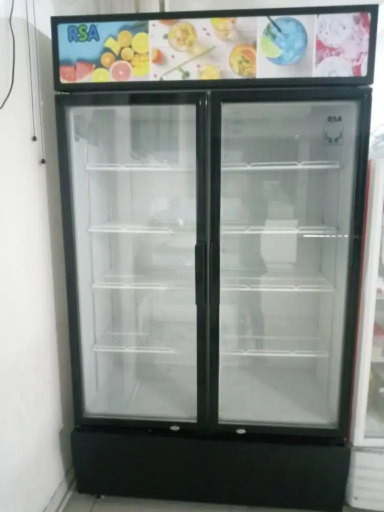 Barang bekas resto cafe rumah makan showcase , freezer dll