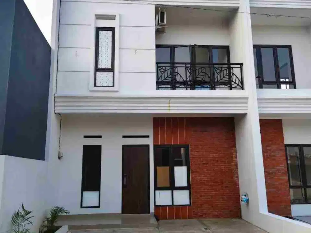RUMAH 2 LANTAI LOKASI PREMIUM PINGGIR JALAN DAN DI APIT 2 PINTU TOL