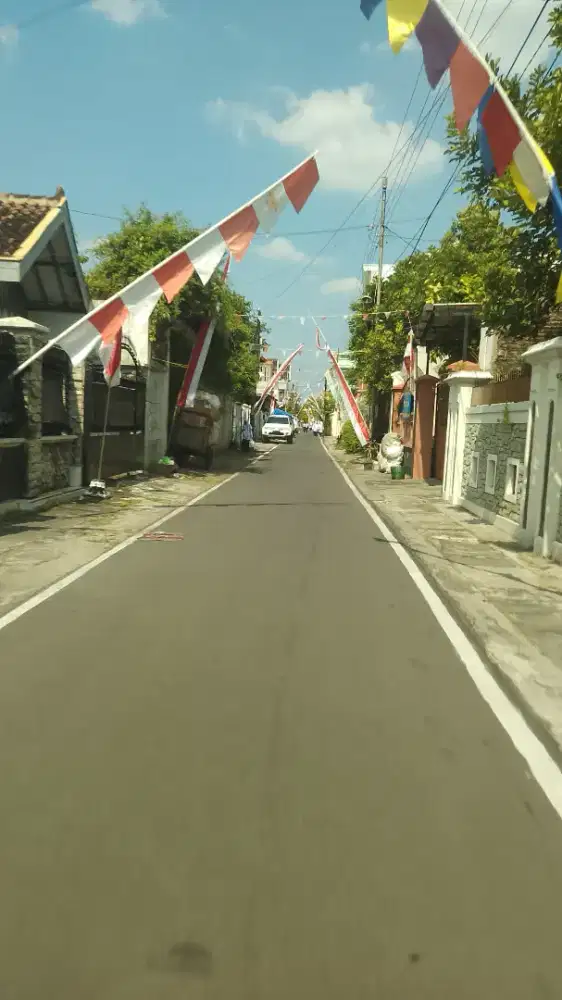 rumah disewakan di Gentan 3 kmr tdr, 2 kmr mandi 50 m dari masjid