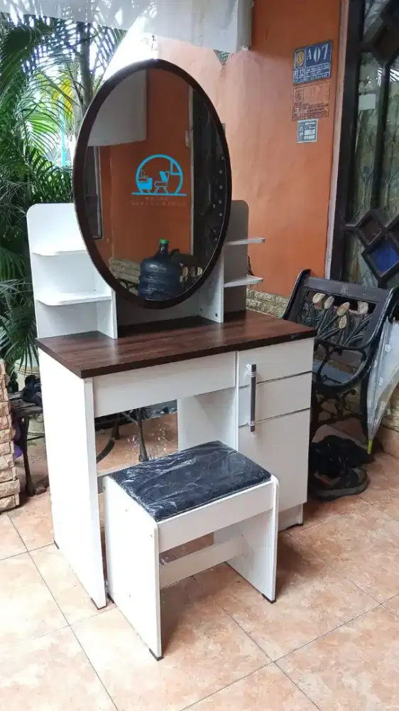 Diskon Meja Rias Cermin Oval Dapatkan Voucher Pembelian 25rb