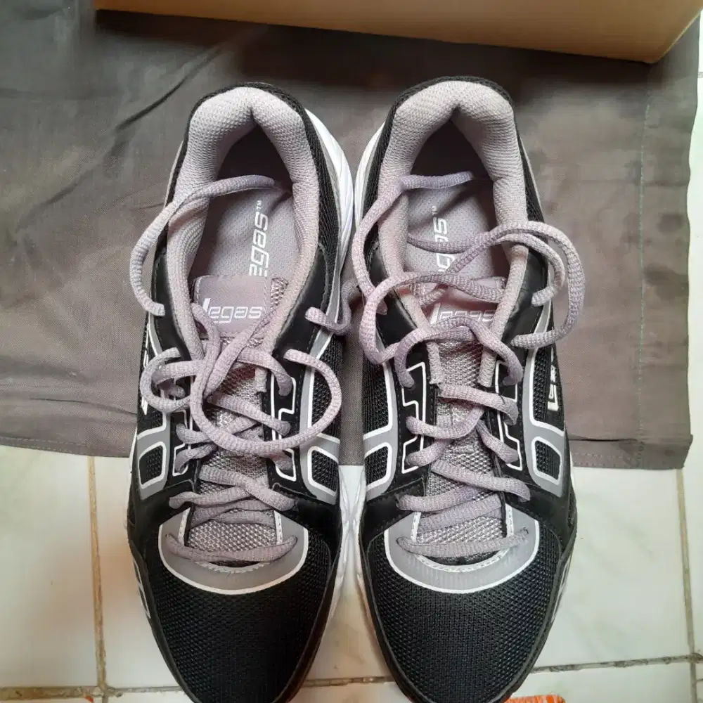 Sepatu Legas 42