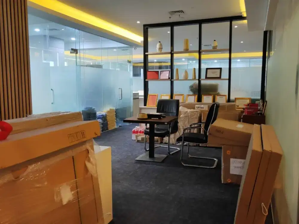 sewa unit office gold coast PIK tower eiffel furnish
