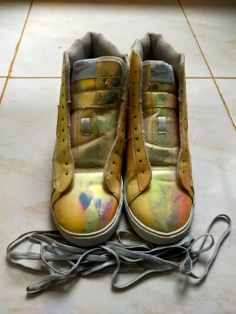 Nike SB Blazer MiD Iridescent Size 39