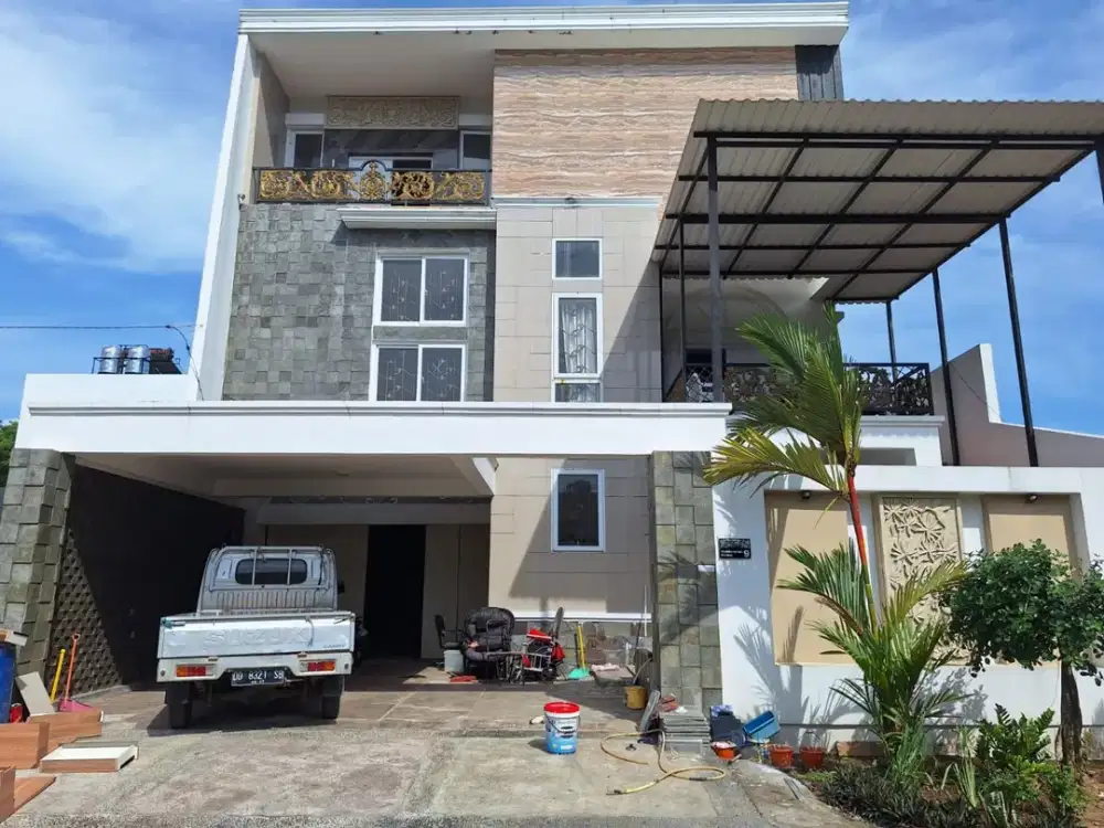 Rumah Mewah dengan kolam Renang tertutup di Tanjung Bunga