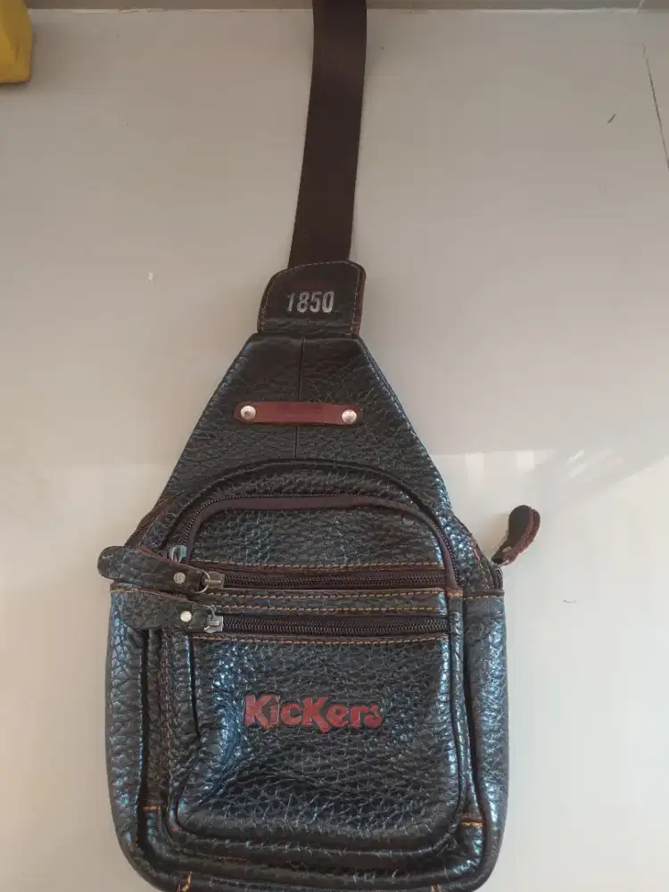 Tas selempang kickers
