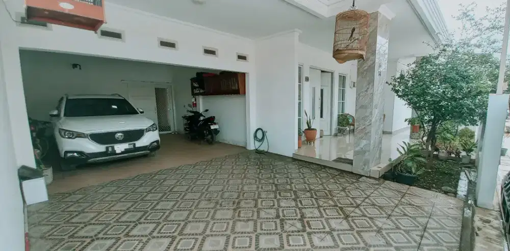 Rumah Asri Nyaman dan Luas posisi hoek dalam komplek