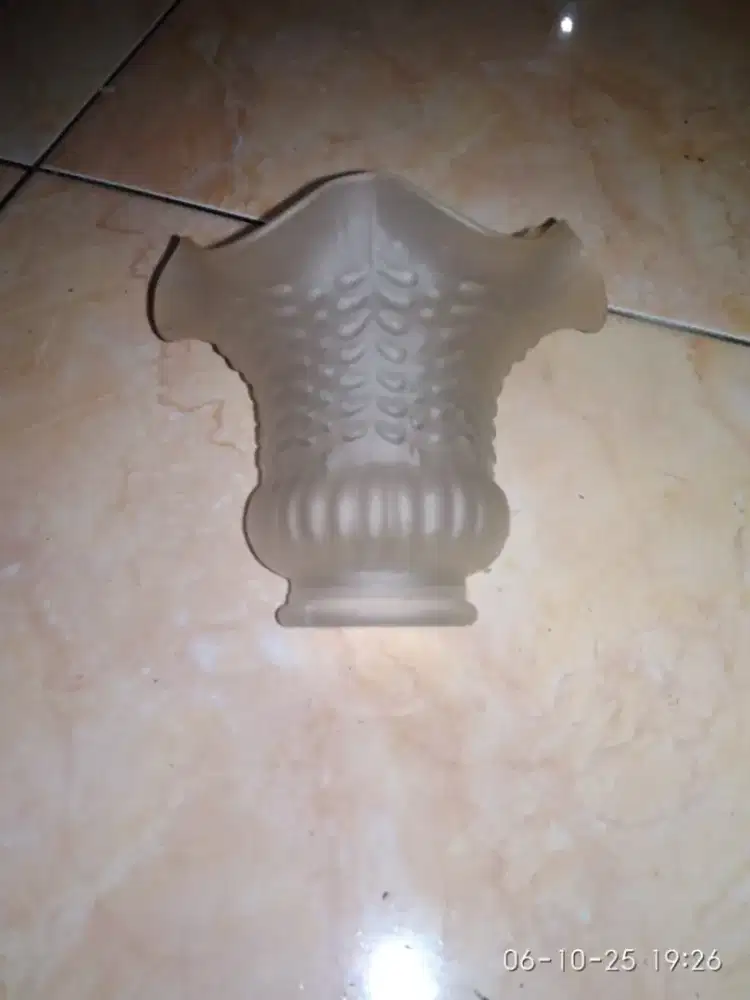 Kap Lampu Gantung Bahan Kristal Total ada 6