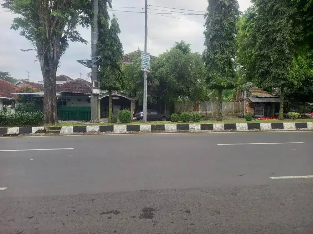 Rumah Pinggir Jalan Raya Gajah Mada Jember