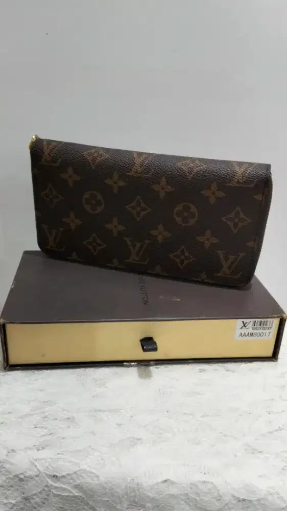 Dompet baru bisa untuk hadiah